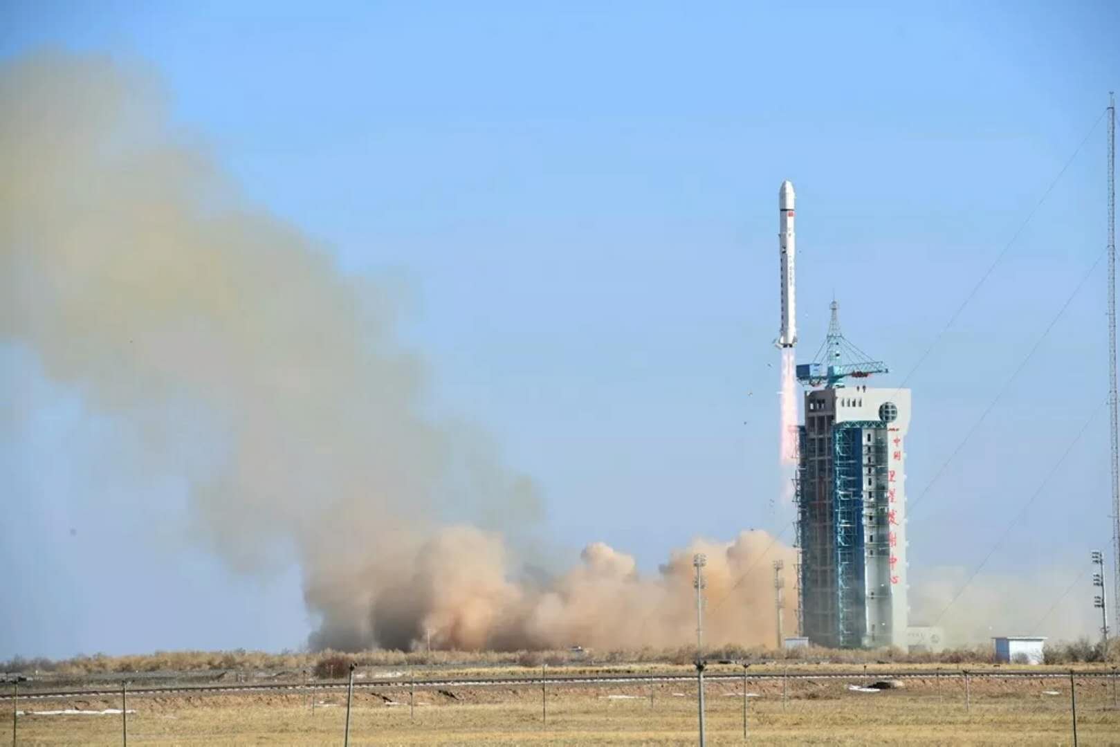 陸地勘查衛(wèi)星三號發(fā)射成功.jpg